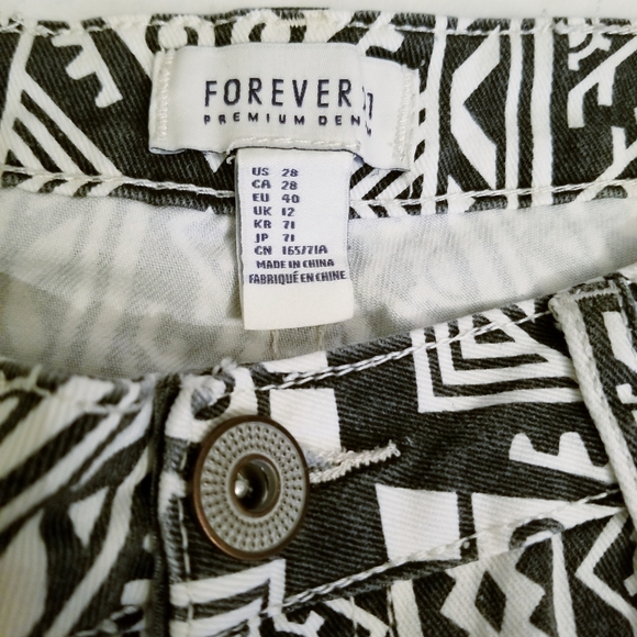 Forever 21 Aztec Black/White Red Embroidery Shorts - Picture 4 of 4